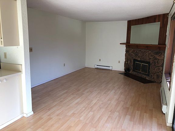 3rd image of 15729 NE 18th St #C-3