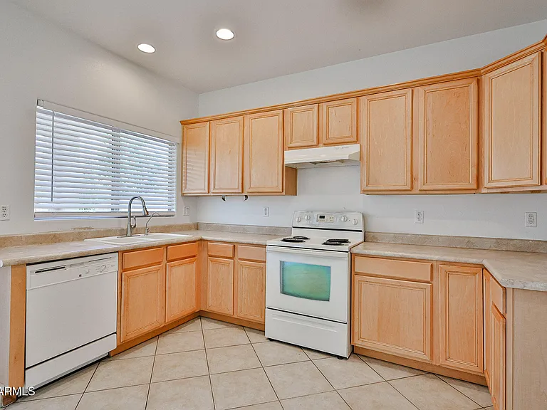 14584 W Watson Ln — Photo 12