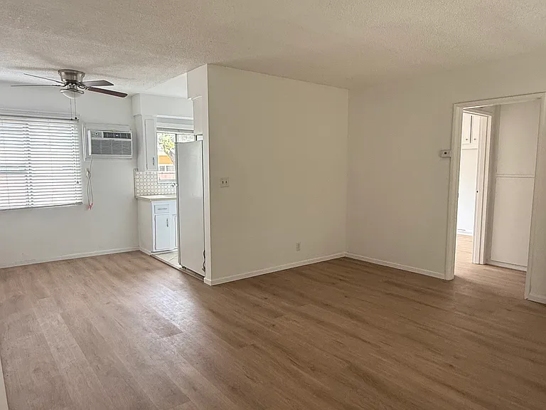 500 E Washington Blvd #9 — Photo 1