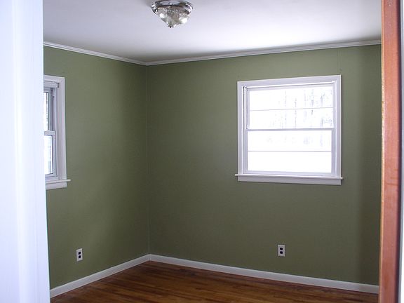 5th image of 121 Champlain Ave