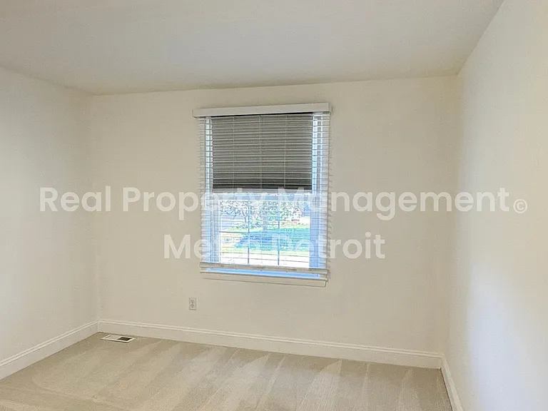 3028 Caswell Dr — Photo 21