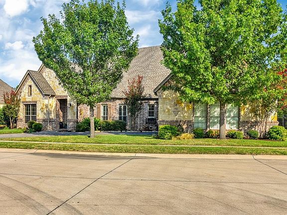 3rd image of 516 Waterford Ln