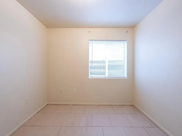 5231 Huntington Dr N #3 — Photo 13