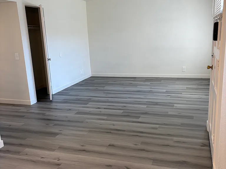 1319 Peckham St #19 — Photo 5