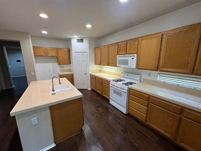 4732 Lakerun Ct — Photo 3