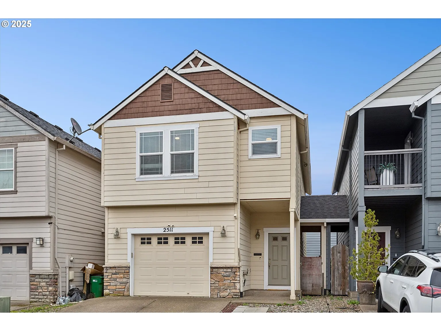 2511 Elm St photo 1