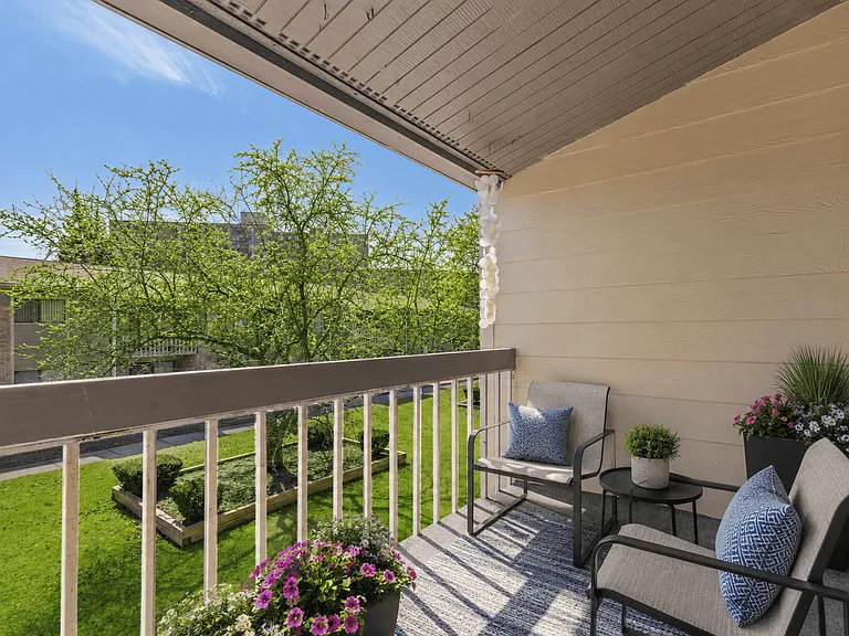 Legacy Place Apartments - Southfield, MI — Photo 17