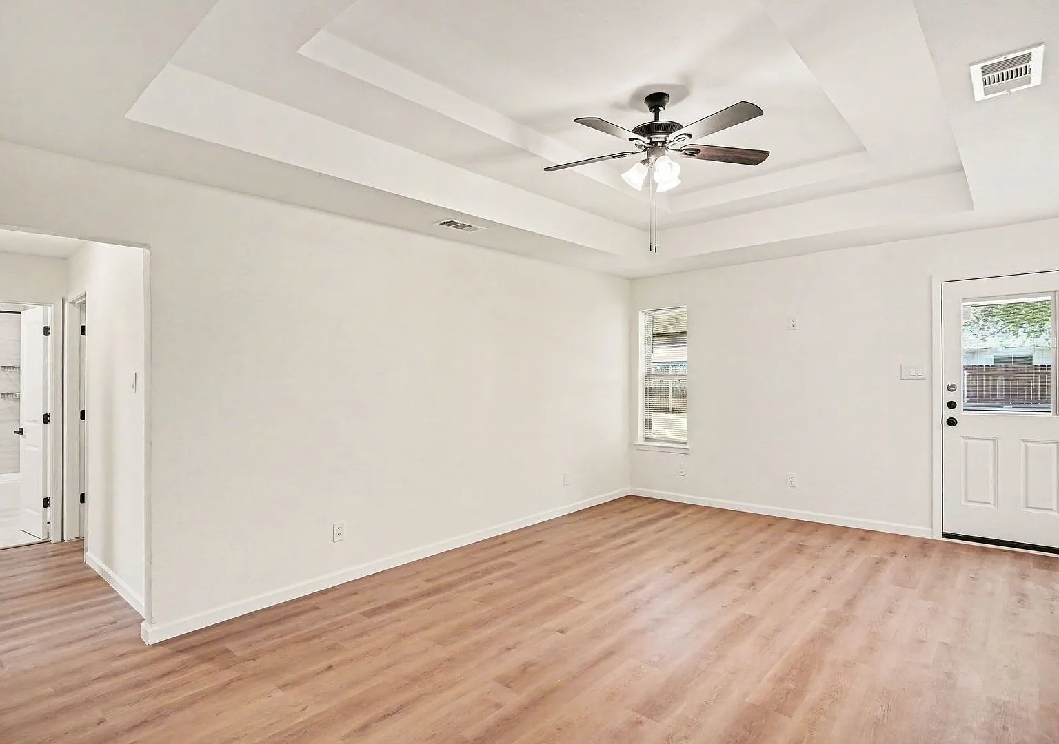 Move In Ready Home with Modern Updates Throughout — Photo 4