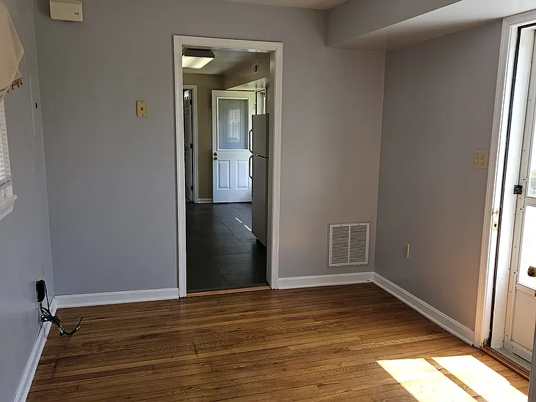 208 E Main St — Photo 16