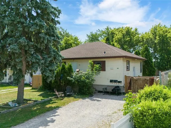 863 Devine St, Sarnia, ON N7T 1X3