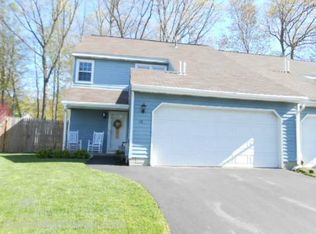 10 Mohawk Trl, Clifton Park, NY 12065