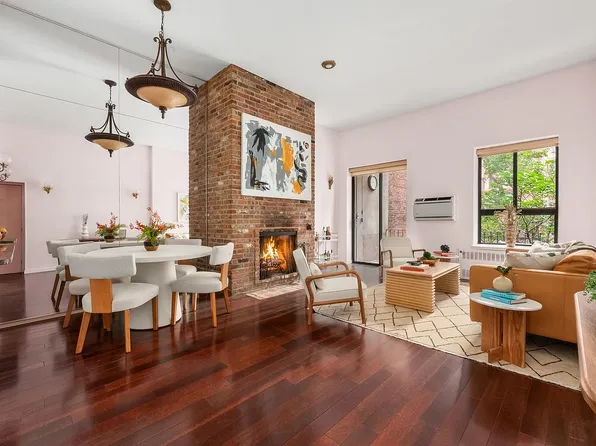 228 W 21st St #2, New York, NY 10011
