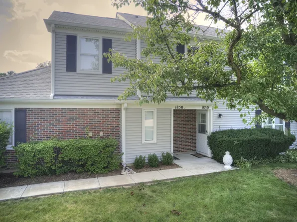 1850 Pebble Beach Cir, Elk Grove Village, IL 60007