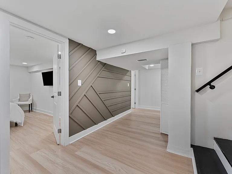 5503 Jay St NE — Photo 8