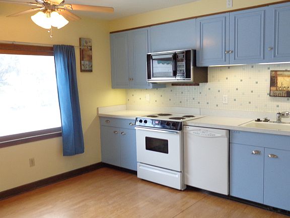 3rd image of 1611 Bradley Ave