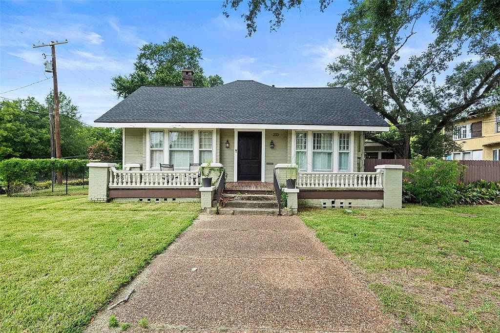 233 N 7th St Beaumont TX 77702 MLS 81933462 Zillow