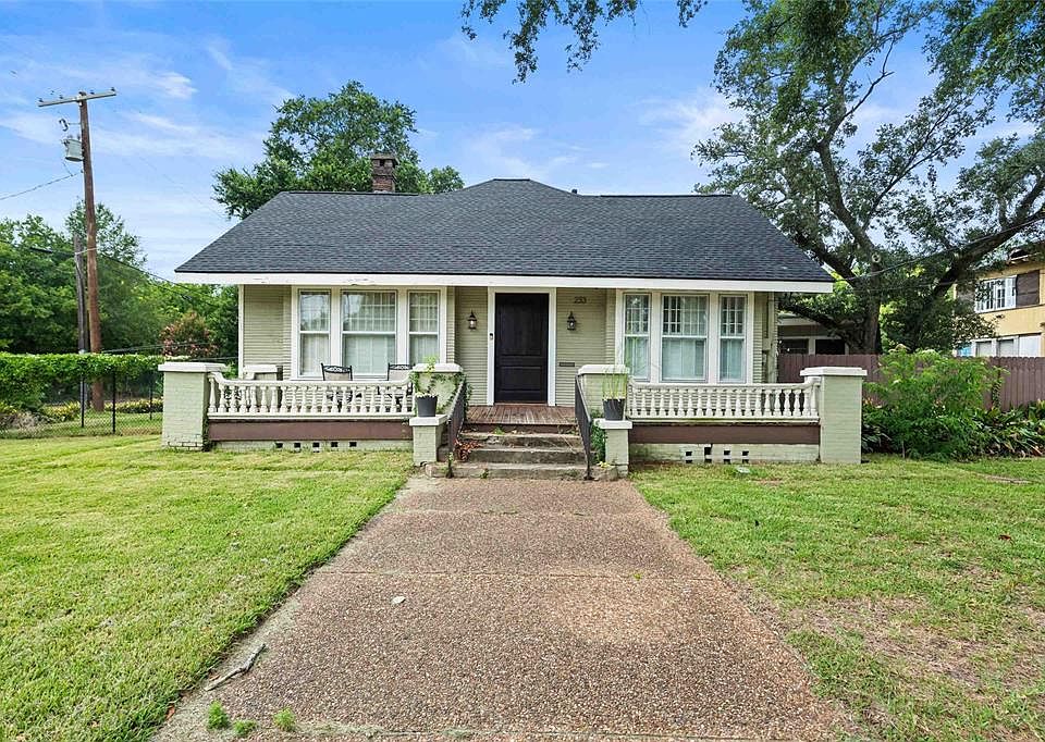 233 N 7th St Beaumont TX 77702 MLS 81933462 Zillow