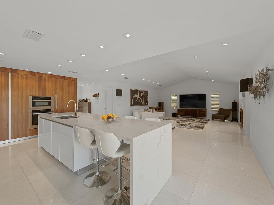Home For Sale In Deer Creek