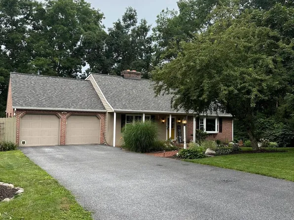 24 Brookwood Dr, Lititz, PA 17543