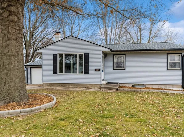 804 E 12th Street Pl N, Newton, IA 50208