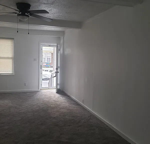 209 Cedar Ave — Photo 4