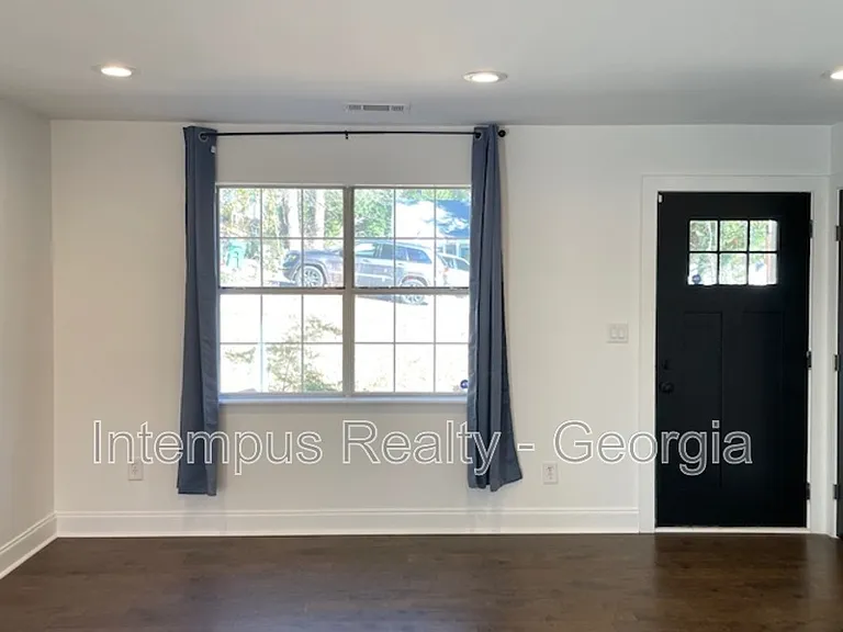2867 Joyce Ave — Photo 8