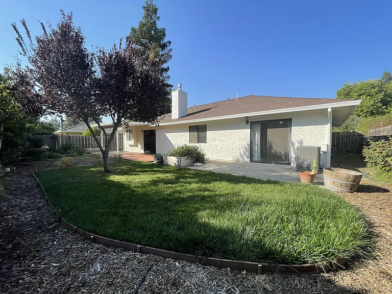 1817 Heron Ln — Photo 12