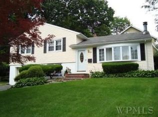 25 Troy Ln, New Rochelle, NY 10801