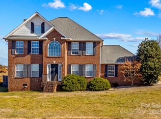 105 Secretariat Ln, Mooresville, NC 28117