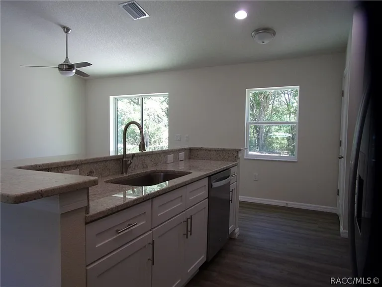 916 Independence Hwy — Photo 15