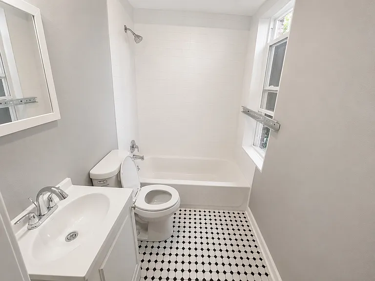 3041 W Berks St — Photo 18