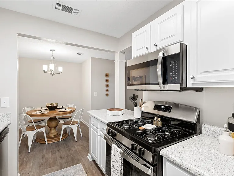 The Grove Apartments — Photo 7