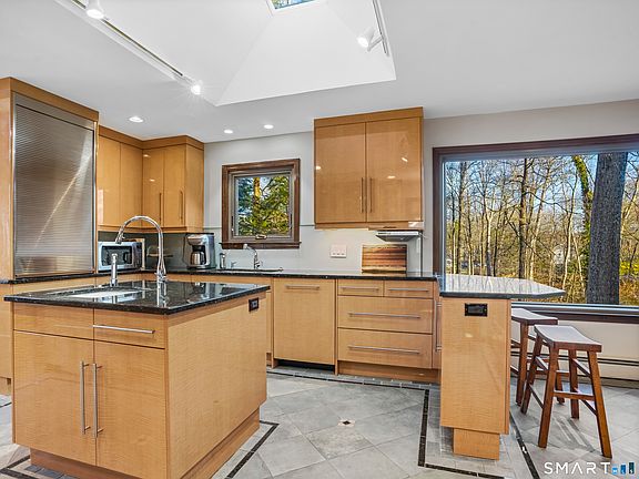 5th image of 208 Cascade Road