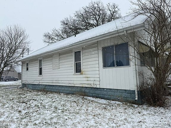 3rd image of 823 Nicholas St