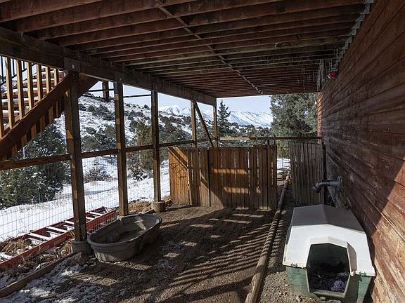 5th image of 176 N Highway 395