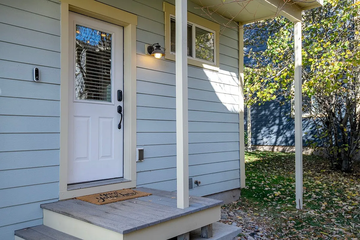 Building Photo - 399 Forest View Dr