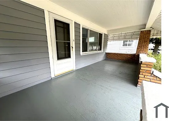 547 E Streicher St — Photo 6