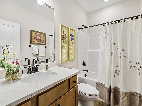 5th image of 1585 NW Parkside Ln