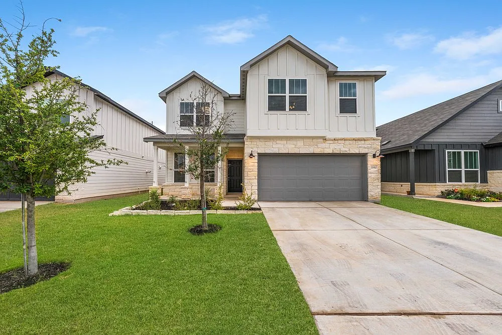 Spacious 5-Bed Home with Pool Access, Island Kitchen & Fenced Yard 11910 Biznaga, San Antonio — Photo 1