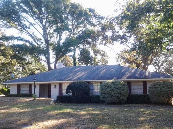 106 Lisa Ln, Palestine, TX 75803
