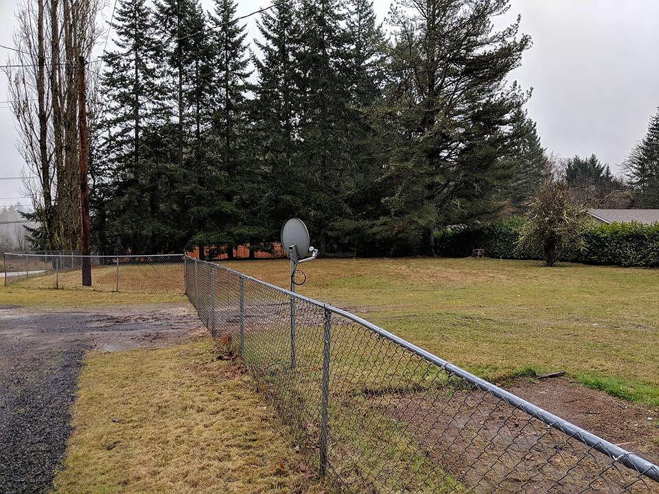 2nd image of 2852 Woods Rd E