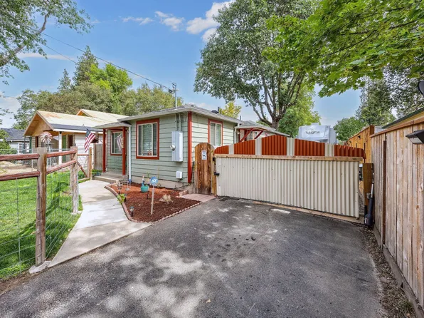 437 SW Wildwood Ave, Grants Pass, OR 97526