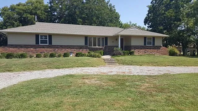 2 bed, 1370 sqft, $1,375 — Photo 2