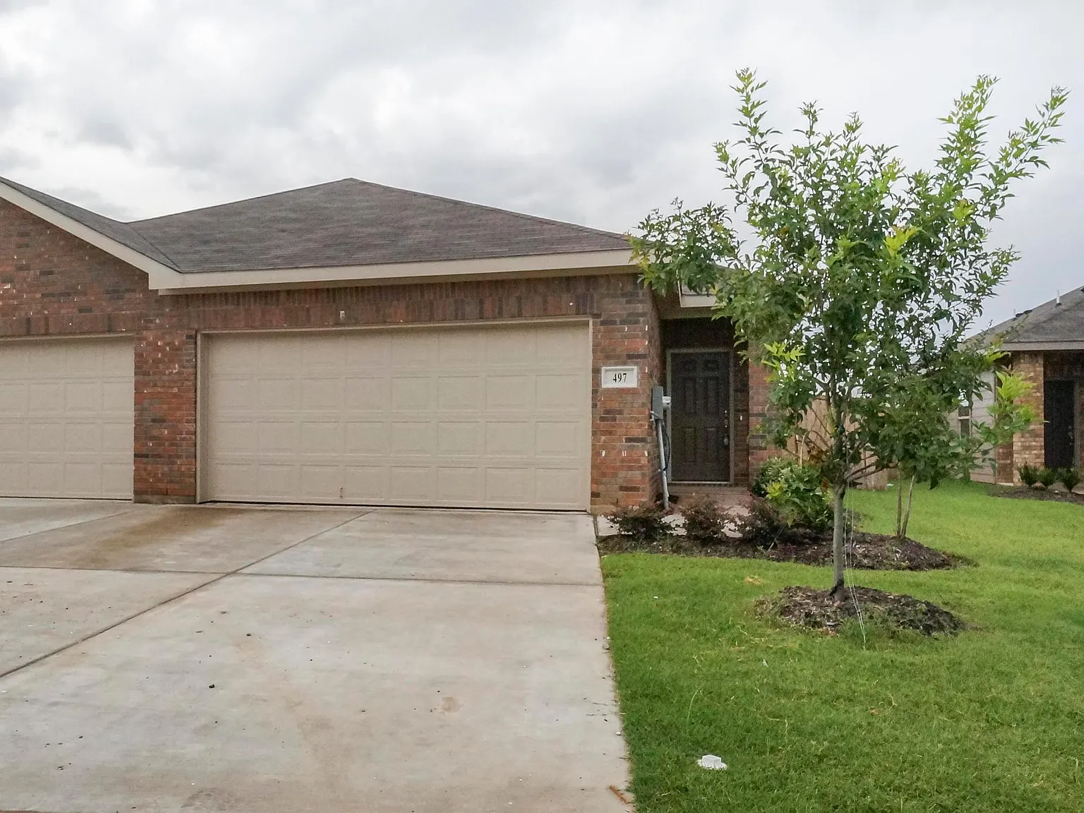 453 Canvas Court — Photo 1
