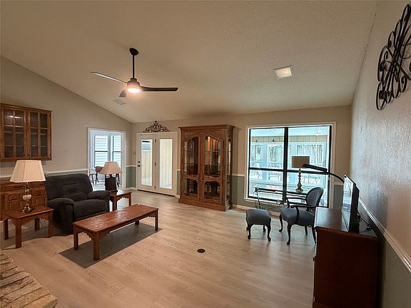 4th image of 2812 Chimney Hill Dr