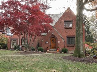 61 Woodhaven Dr, Mt Lebanon, PA 15228