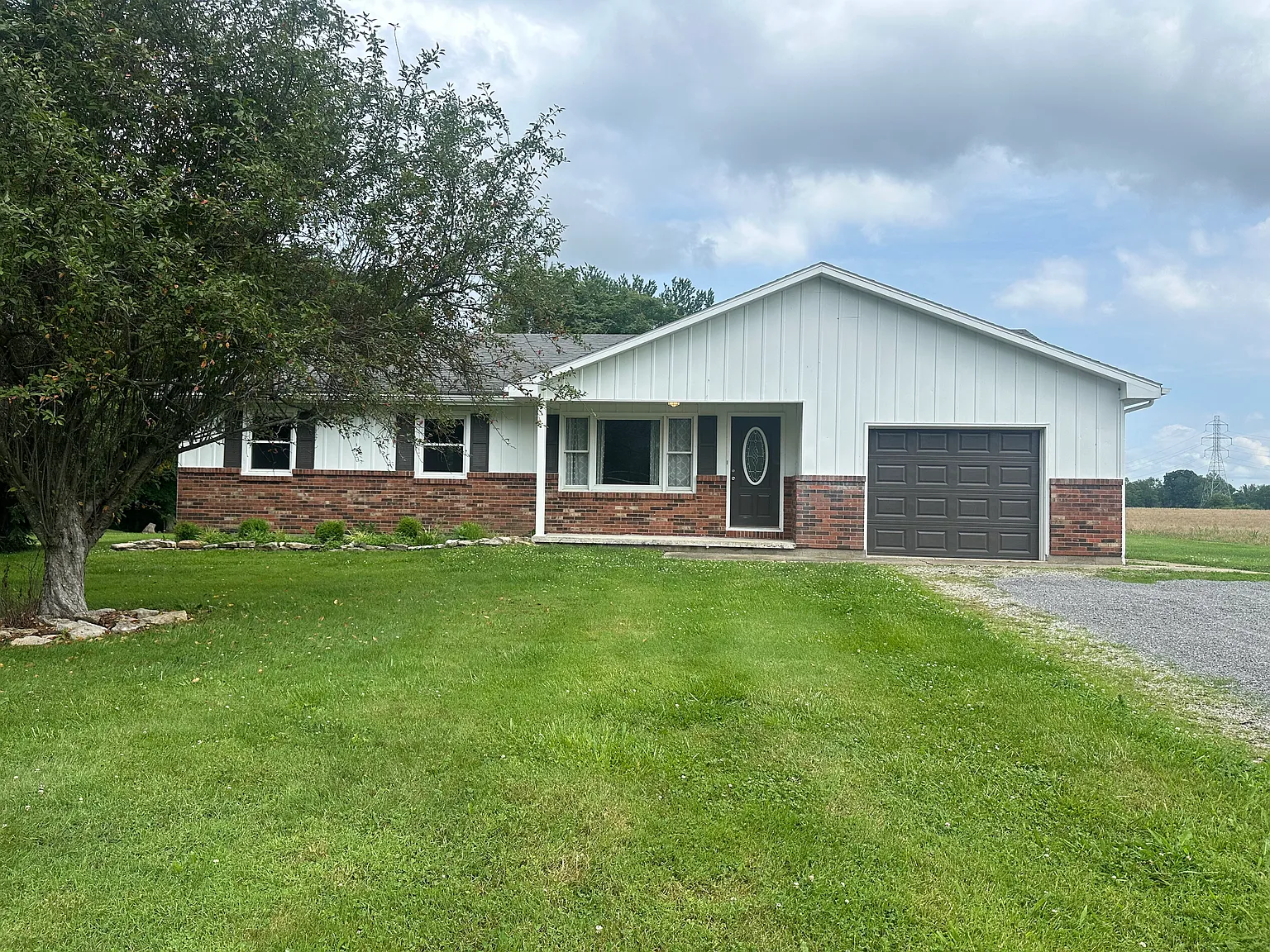 3 bed, 1.5 bath, 1300 sqft, $1,400 — Photo 1