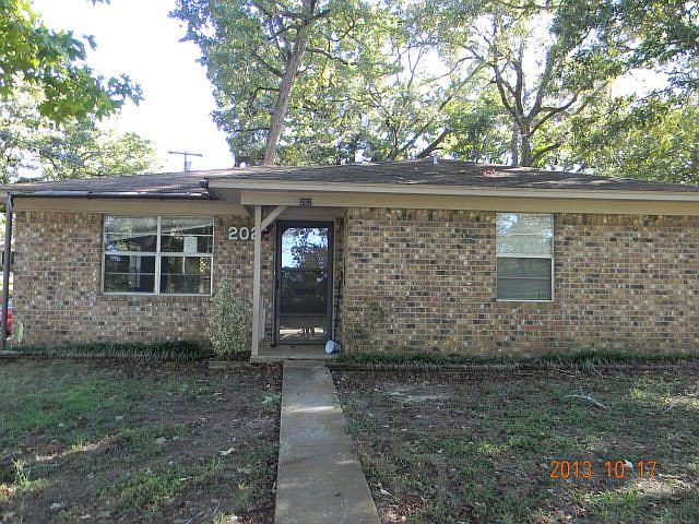 1st image of 202 Lone Oak Dr