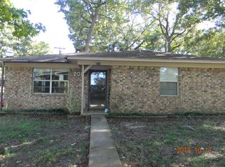 202 Lone Oak Dr, Palestine, TX 75803