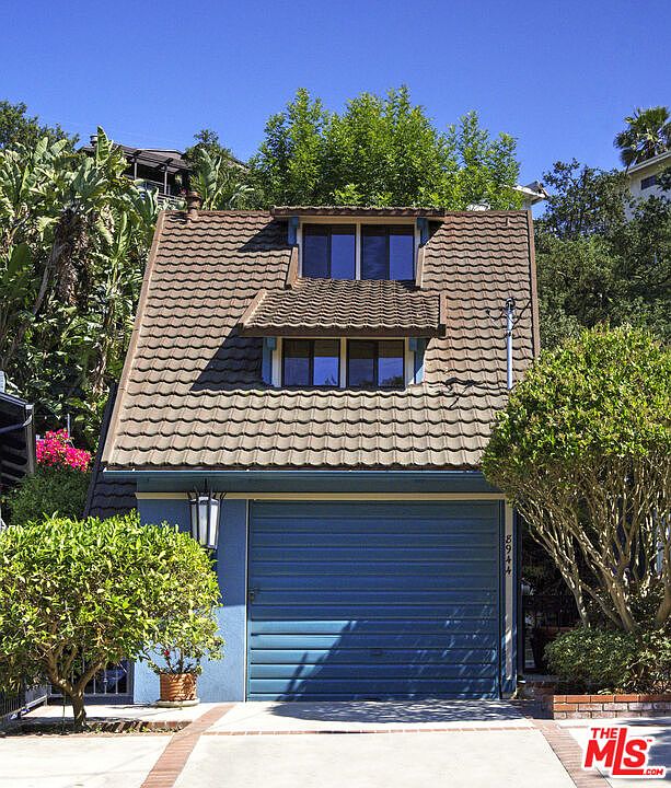 1st image of 8944 Wonderland Ave